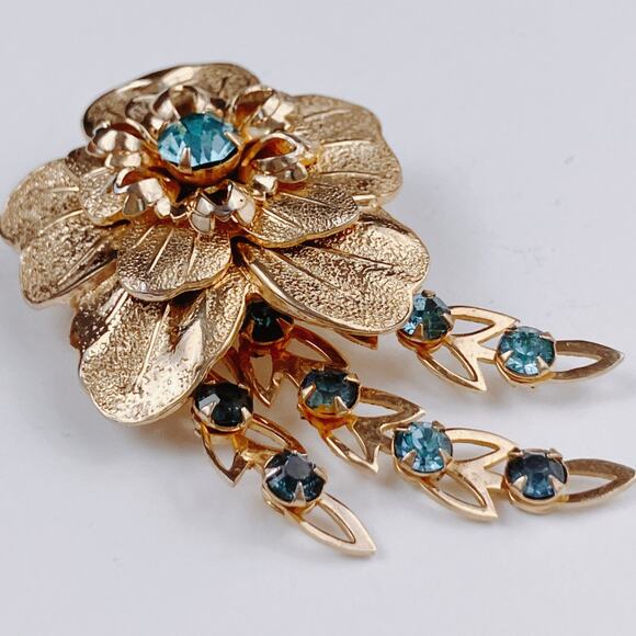 VTG 1940s Brooch Gold Tone Blue Rhinestone Layered Floral Spray Mid Century - Picture 7 of 10